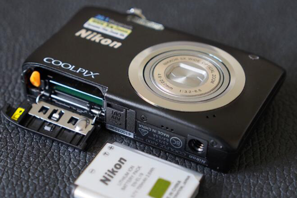 尼康最小的数码相机:Coolpix A100