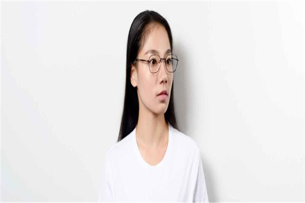 小脸男生适合什么镜框