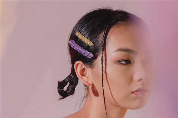 彩色发卡怎么戴好看