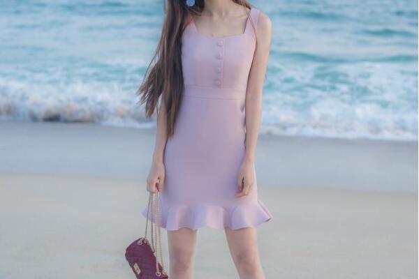 鱼尾包臀裙配什么上衣
