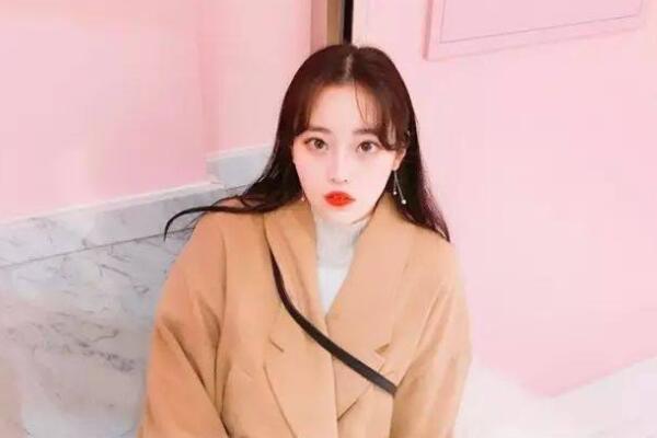 鹅蛋脸适合什么刘海