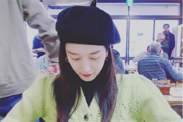 毛衣如何搭配贝雷帽