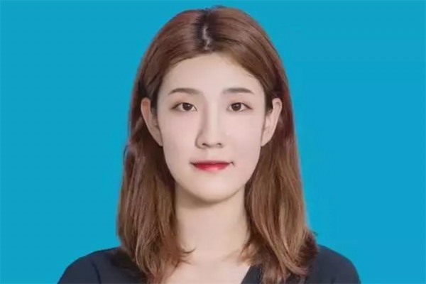 证件照戴很小的耳钉可以吗