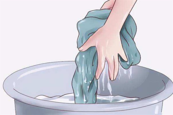 奶油抹到衣服上怎么办
