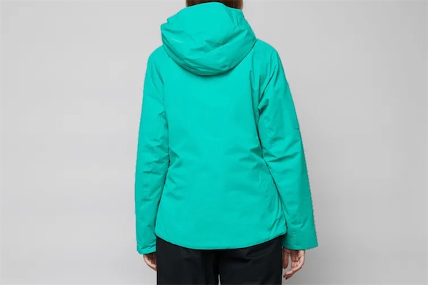 滑雪是穿冲锋衣好还是滑雪服好