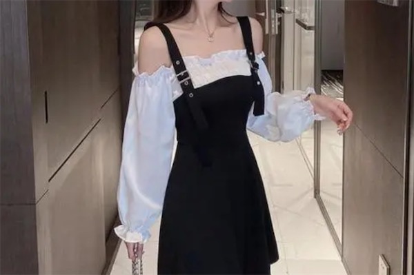 背带裙滑肩是大了吗