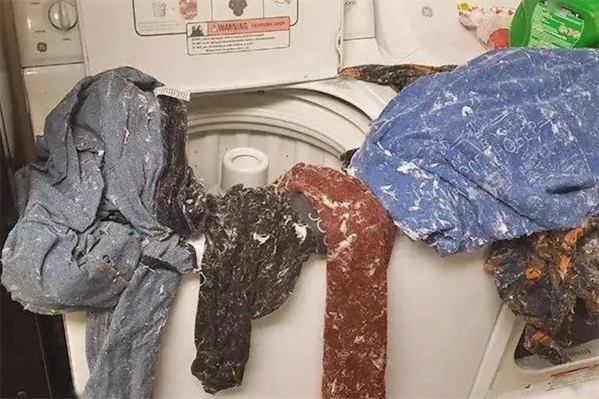 衣服放洗衣机洗裹上很多卫生纸怎么去除