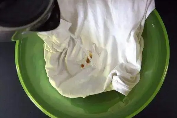 衣服上的油渍怎么去除小窍门辣椒油
